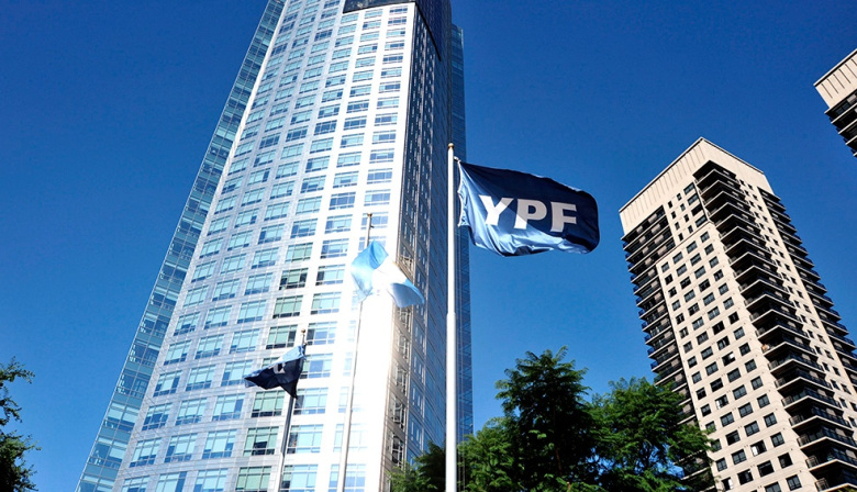 El Gobierno presentó un escrito ante la justicia de EE.UU. pidiendo suspender el fallo de la jueza Preska en el juicio por YPF