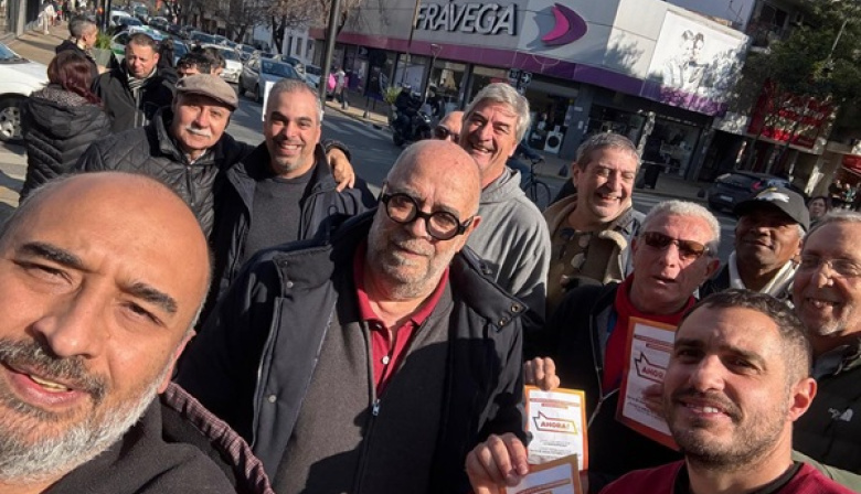 Clima electoral en La Plata: mesas en toda la ciudad apoyando la consulta popular por la autonomía
