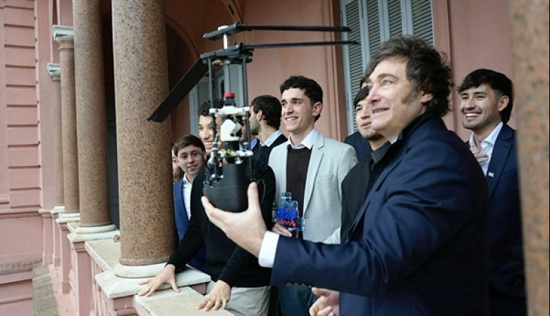 Milei recibió al equipo argentino campeón del Mundial 2025 de la Competencia Internacional de Ingeniería Aeroespacial
