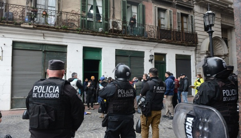 Desalojo de un inmueble ocupado hace años en pleno Casco Histórico en CABA