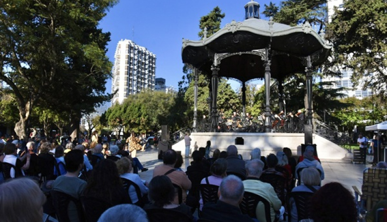 Las plazas San Martín, Italia y Rocha coparán la escena musical con propuestas imperdibles