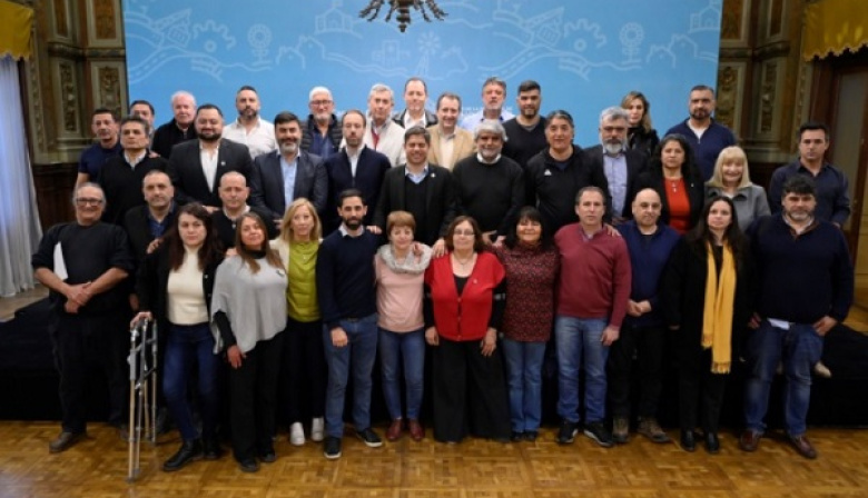 Kicillof encabezó una reunión con representantes de los trabajadores del Estado bonaerense