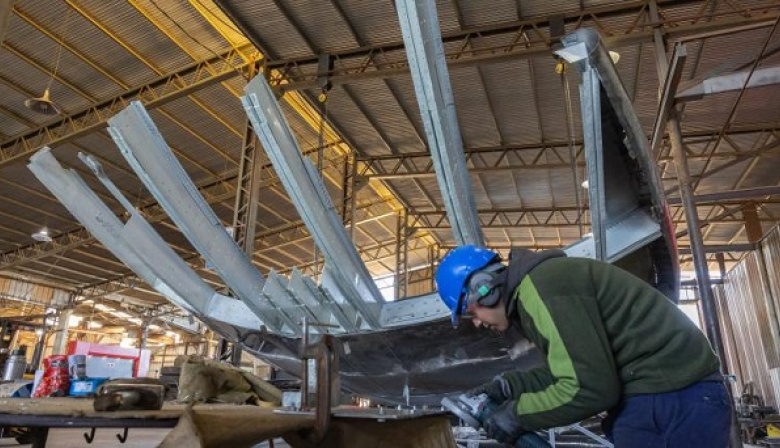 Avanza la puesta en valor de la Floralis: así es su reparación