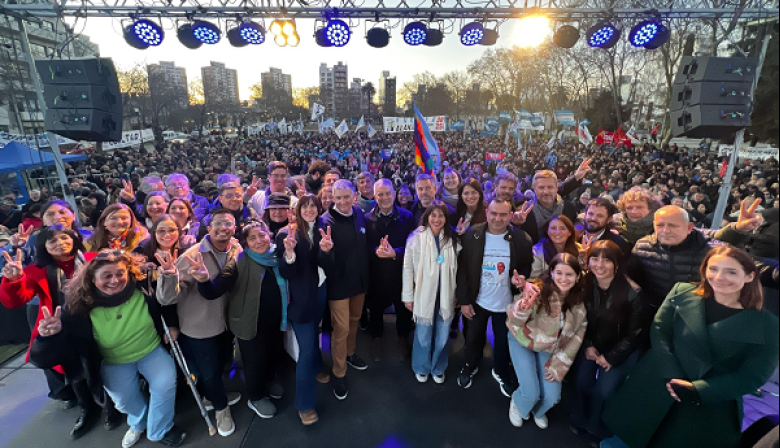 Alak cerró la campaña de Fuerza Patria La Plata: "Este domingo hay que votar por la ciudad"
