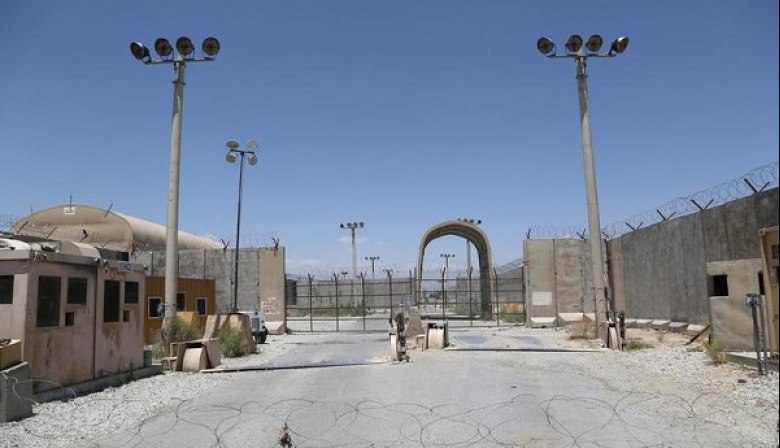 Trump amenaza a Afganistán por control de base aérea de Bagram