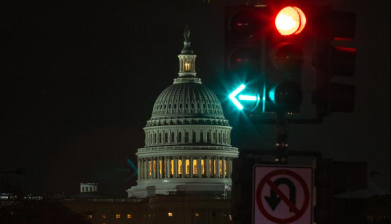 Senado de EE. UU. aprueba paquete presupuestario bipartidista en intento por poner fin a cierre gubernamental más largo de su historia