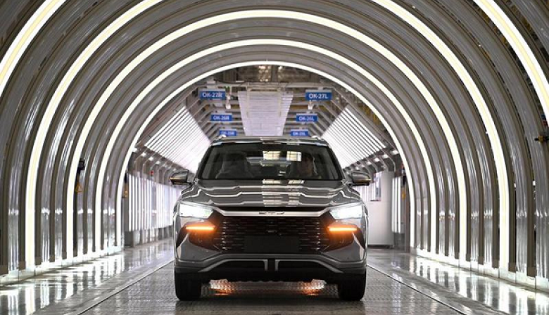 Sector de vehículos de nueva energía en China reporta fuerte crecimiento entre enero y octubre de 2025