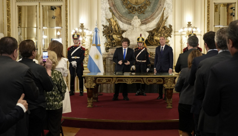 El presidente Milei tomó juramento al ministro del Interior, Diego Santilli