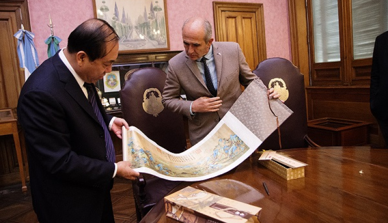 Una delegación de la provincia de Hebei de China visitó la UNLP