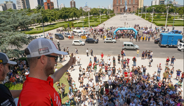 Alak recibió a pilotos del TC y la ciudad palpita el Gran Premio Coronación