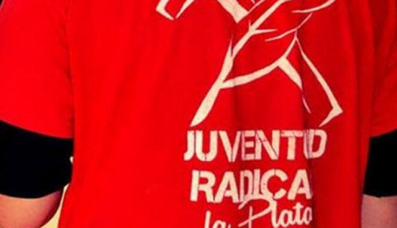 Escándalo en la JR: del símbolo histórico de la boina a la peluca del poder