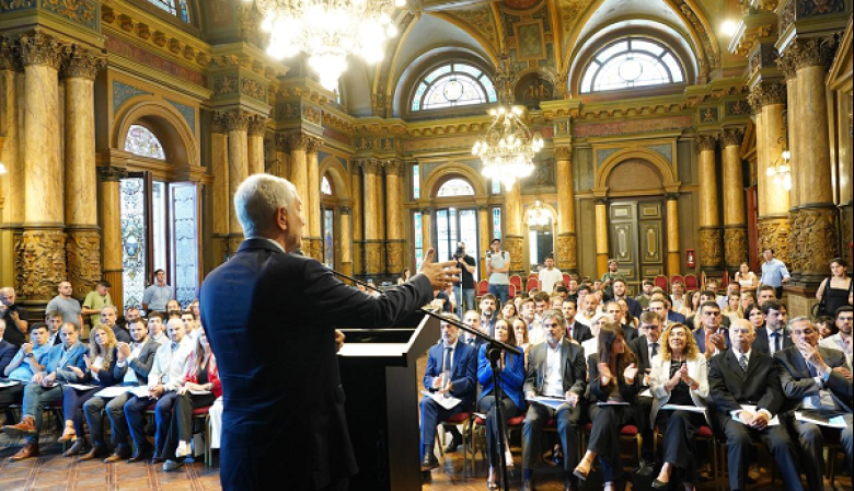 Videovigilancia, patrullas y drones: Alak presentó el plan integral de seguridad para La Plata