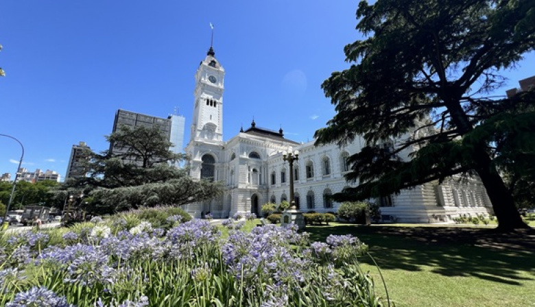 Adelantan el pago de los haberes de diciembre para los municipales de La Plata y confirman la fecha de pago del aguinaldo