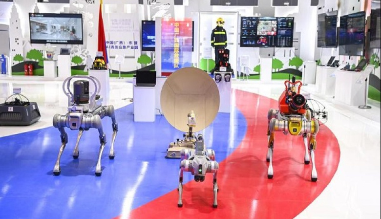 Escala de industria clave de IA de China supera un billón de yuanes en 2025