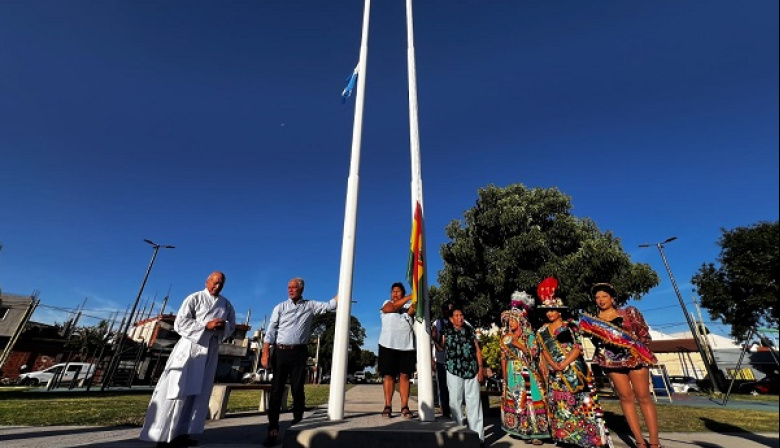 Alak reinauguró la Plaza Nuestra Señora de Copacabana en Tolosa