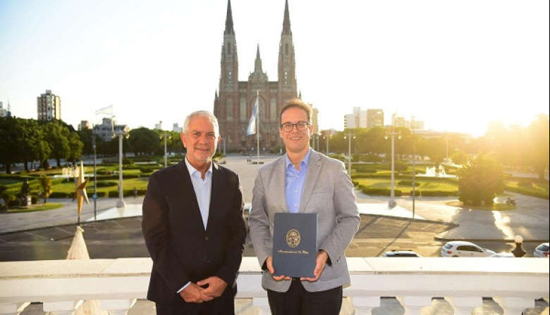 Alak distinguió al director de ópera Leonardo García Alarcón como Huésped de Honor de La Plata