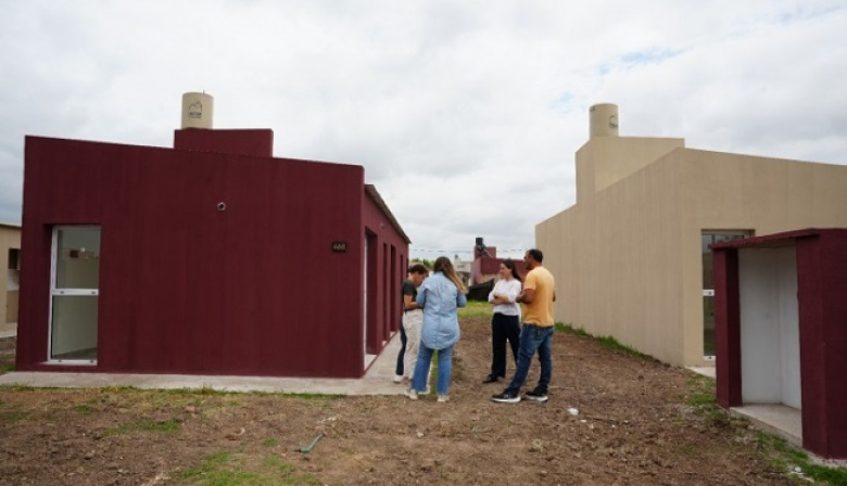 Kicillof avanza sobre obras frenadas por Nación y reactiva viviendas en Castelli