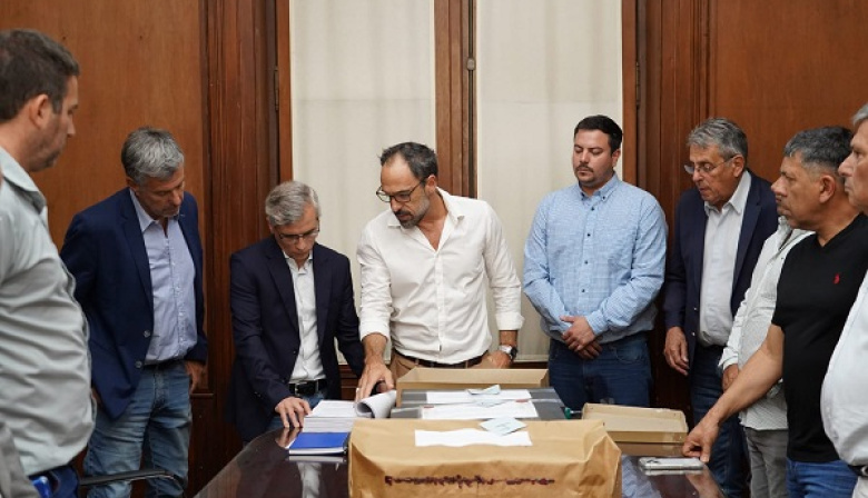 Se abrieron los sobres de la licitación del transporte público para los próximos 12 años en La Plata