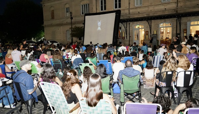 Febrero con cine gratuito: funciones en barrios, plazas y centros culturales de La Plata