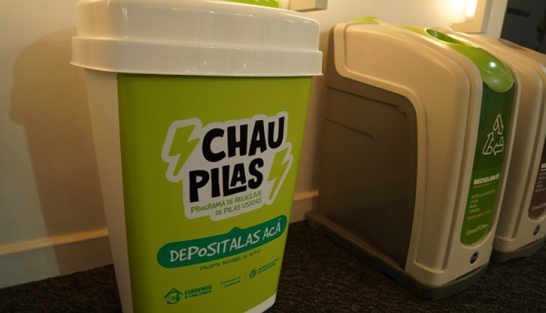 Gestión ambiental en La Plata: el CAM incorporó un contenedor para depositar pilas usadas