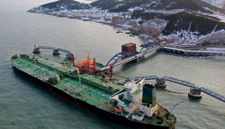 Futuros de crudo cierran al alza