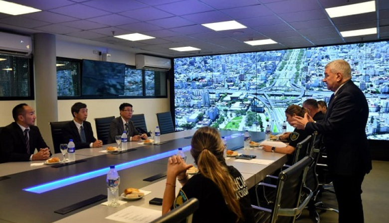 El Ministro Giménez recibió al Embajador del Japón en el Centro de Monitoreo Urbano de la Ciudad de Buenos Aires