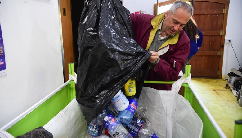 "Chau Plástico": Cómo pedir por WhatsApp el retiro de reciclables en tu casa