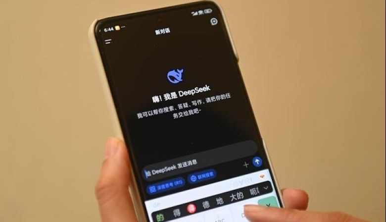 Asesor político chino advierte contra "pereza intelectual" en medio de transformación educativa impulsada por la IA