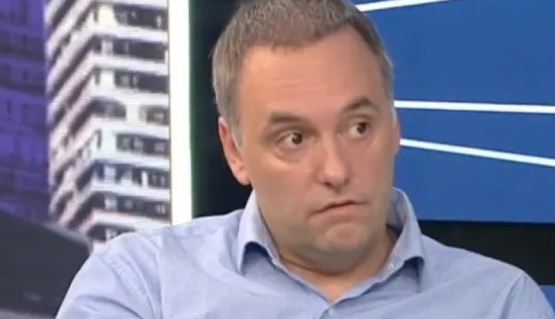 Adorni justificó su viaje en jet privado: "fue dinero familiar y no hay nada desproporcionado"