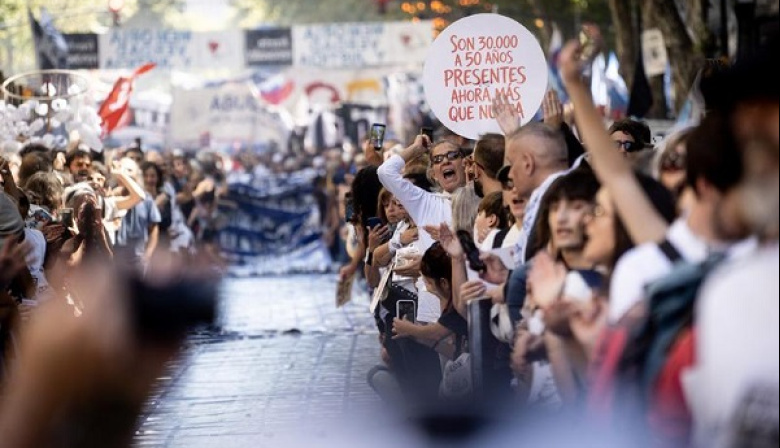 El mundo puso sus ojos en Argentina: Así reflejó la prensa internacional la histórica marcha a 50 años del golpe