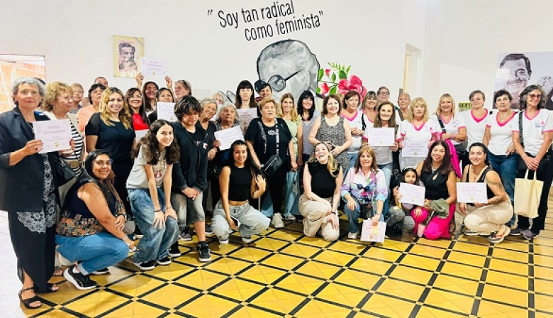 Más de 50 mujeres se reunieron en comité radical de 25 y 60 para un cierre de mes a puro reconocimiento