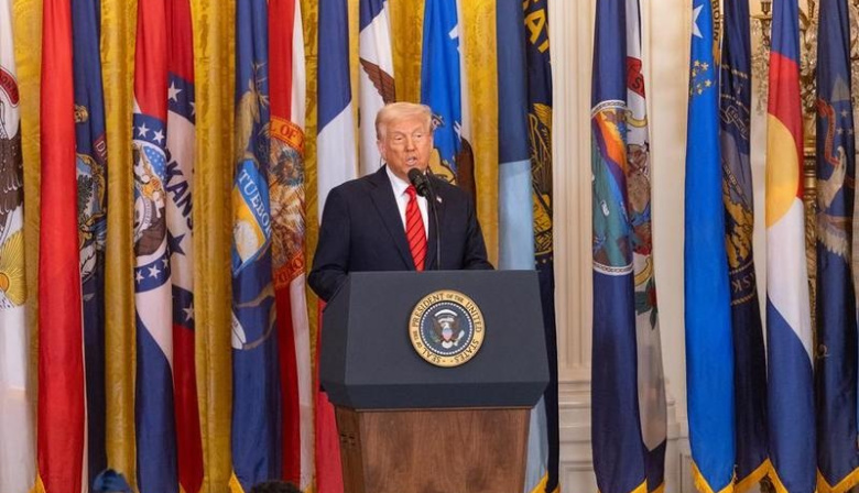 Trump amenaza con golpear a Irán "extremadamente fuerte" en las próximas dos o tres semanas