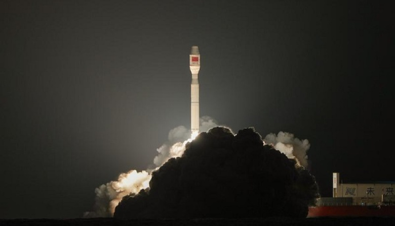 China lanza con éxito satélite de prueba para apoyo a tecnología de internet por satélite