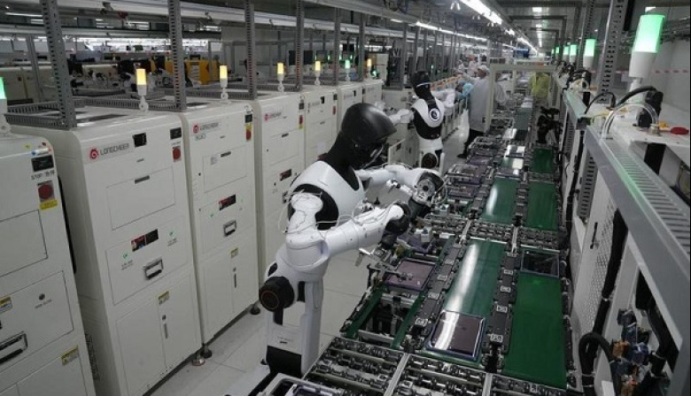 Enfoque China: Robots humanoides ejecutan tareas de precisión en líneas de ensamblaje