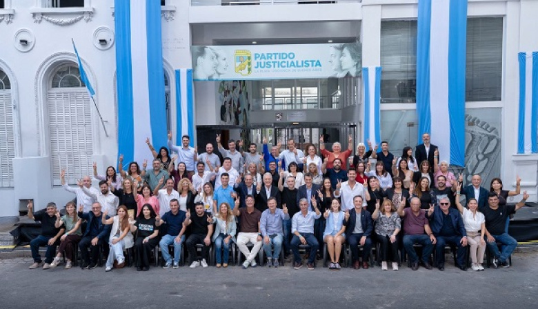 Alak asumió la conducción del PJ platense y pidió por Kicillof presidente