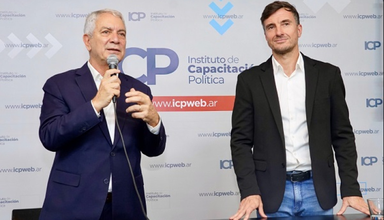 Con Alak y Ghi, comenzó en La Plata un ciclo de conferencias sobre gobiernos y territorios