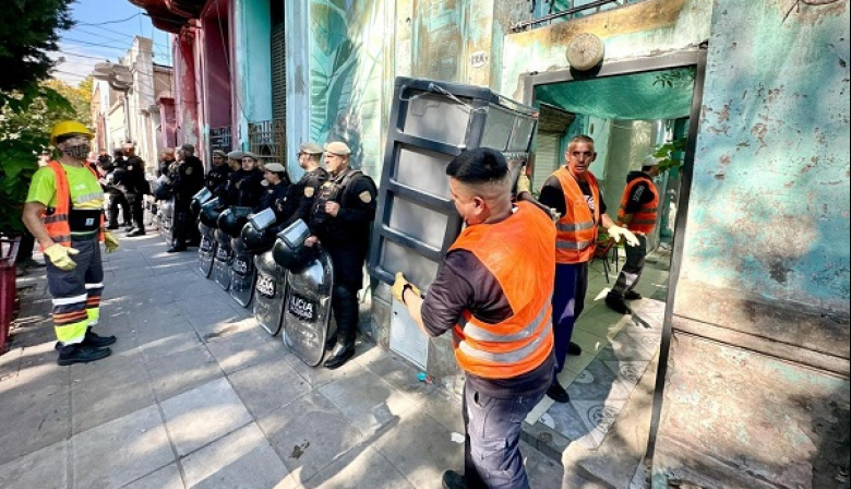 Fin a una toma de 26 años: La Ciudad desalojó cinco casas que funcionaban como "aguantadero" en Villa Mitre