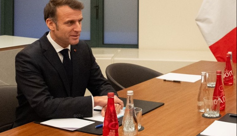 Macron anuncia reanudación de intercambios con Irán después de visita a Andorra