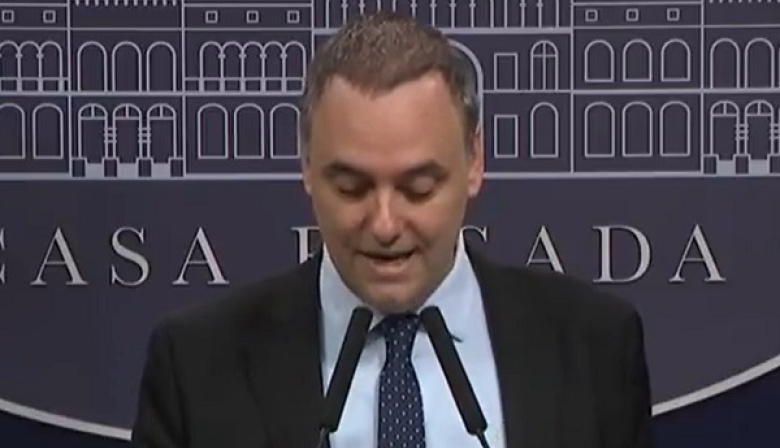 Adorni realizó conferencia de prensa, pero no dejaron entrar a TN y a El Trece