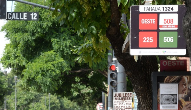 En La Plata, proponen colocar carteles de asistencia a víctimas de violencia de género en paradas de transporte público