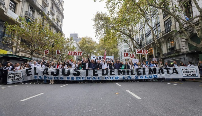 ATE y gremios marcharon a Plaza de Mayo para denunciar el "vaciamiento" del sistema de salud pública