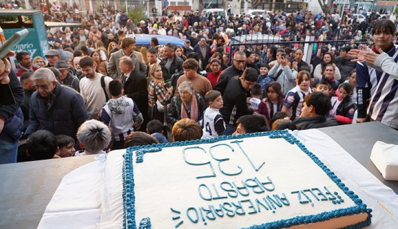Abasto festejó sus 135 años con desfile tradicionalista y shows en vivo