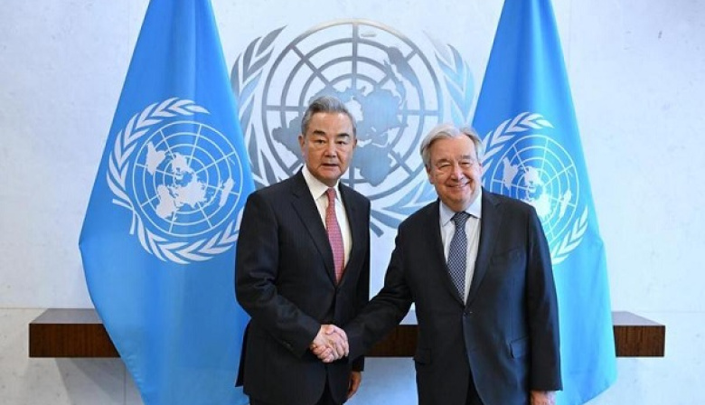 Canciller chino se reúne con Guterres para tratar fortalecimiento del papel de la ONU