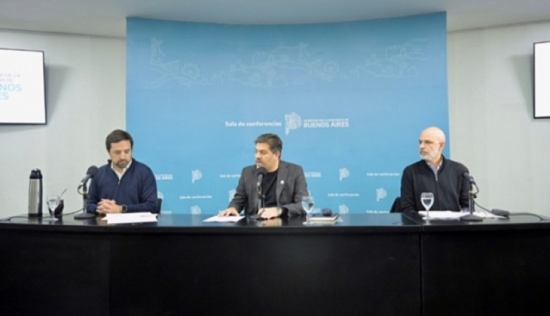 Carlos Bianco afirmó que "la economía está estallada" pero Milei prefiere "el mundo de fantasía de las redes"