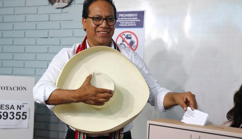 Final de bandera verde en Perú: Ajustadísimo cabeza a cabeza entre Roberto Sánchez (50.015%) y Keiko Fujimori (49.985%)
