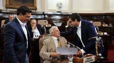 Declaran personalidad Destacada del Deporte al ex Futbolista y Director Técnico Roberto Avalos