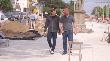 Juan Pablo recorrió obras de asfalto en Mar de Ajó y la fase final del Boulevard de Avenida Del Libertador