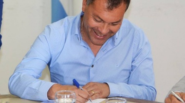 Denuncian que el intendente de Moreno salió del país sin permiso y podría ser suspendido
