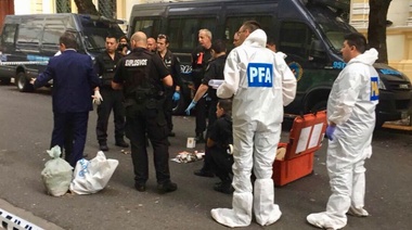 La izquierda se desvincula de los explosivos frente al Departamento de Policía, y denuncian una "operación de inteligencia"