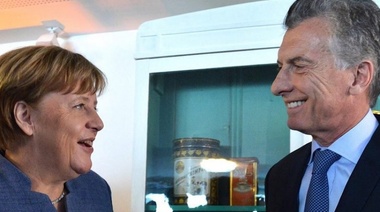 Macri se reunió con Merkel y almorzó con empresarios en el inicio de su actividad en Davos